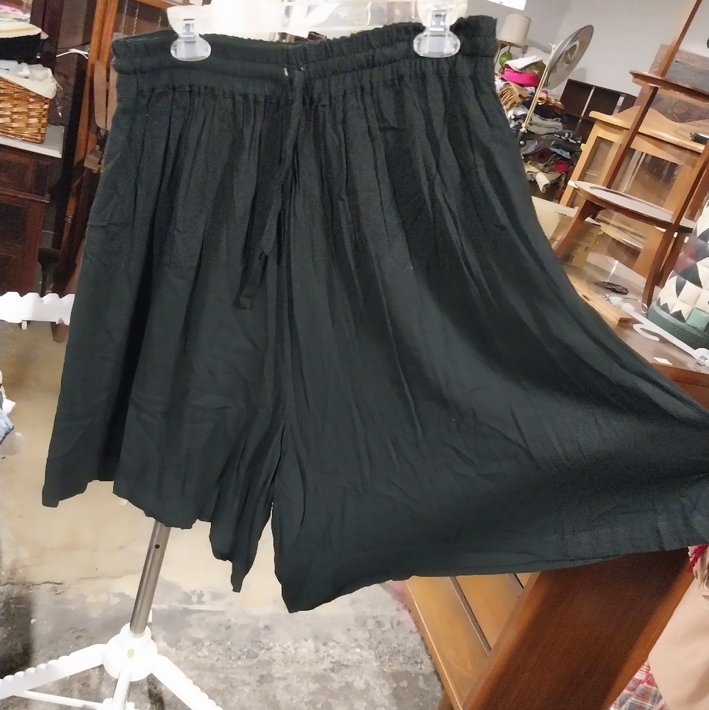 Lauren Brooke Black Wide-Leg Shorts